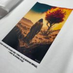 Біла футболка з Моисеєм і кущем