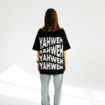 Футболка з принтом yahweh