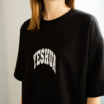 футболка чорна з принтом yeshua