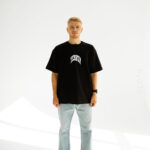 футболка чорна з принтом yeshua