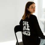 Лонгслів з принтом Love Like Jesus