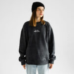 світшот варенка з написом All we need is God