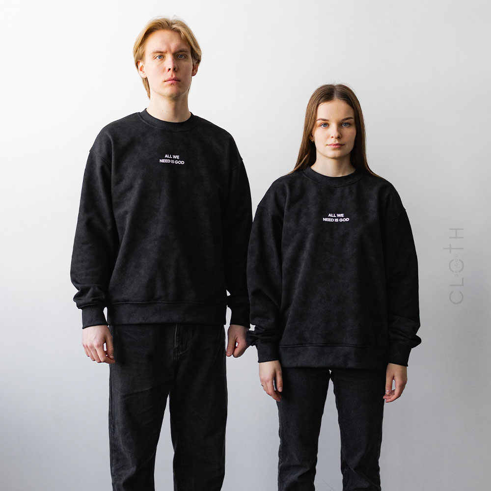 світшот чорна варенка з написом All we need is God