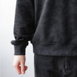 світшот чорна варенка з написом All we need is God