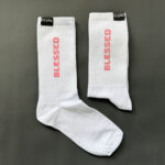 білі шкарпетки з рожевим принтом blessed