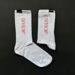 білі шкарпетки з рожевим принтом Jesus