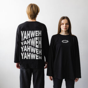 чорний лонгслів з принтом yahweh