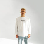 білий лонгслів з принтом yahweh